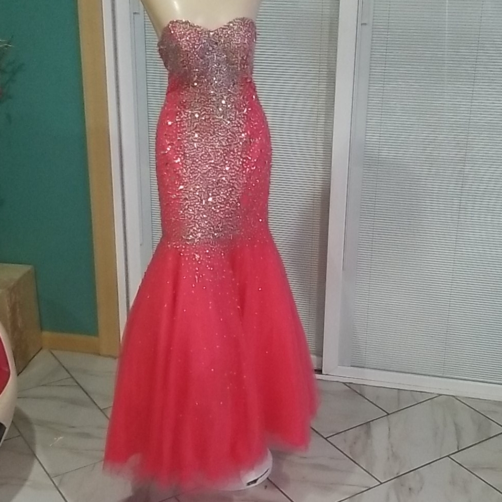 Dress use 1 time Like New size small